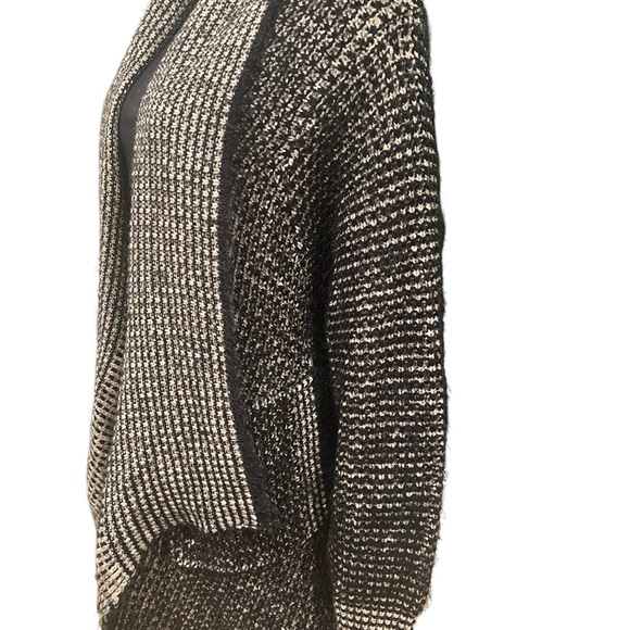 Beautiful Knit Cardigan 🍁 - Picture 3 of 11